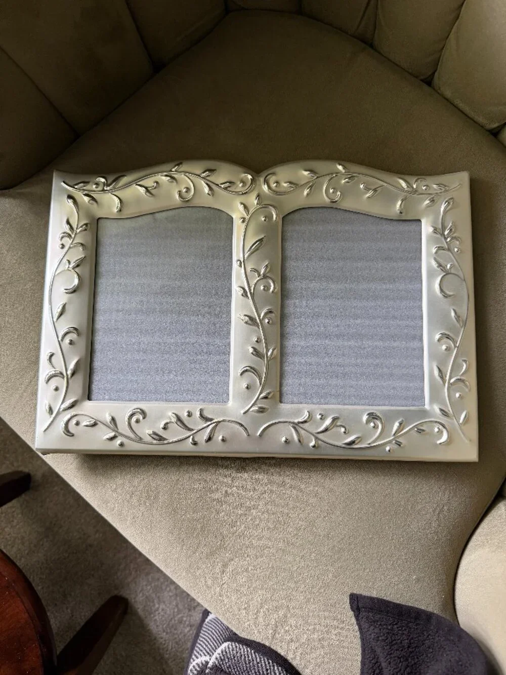 Lenox Double Picture Silver Frame Leaf Design Wedding Picture & Invitation Frame - Picture 1 of 6